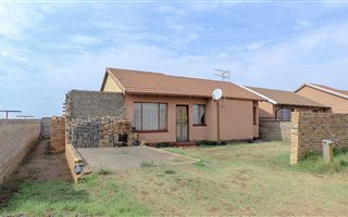 2 Bedroom House in Evaton West