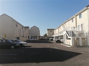 2 Bed Flat in Leeu Gamka