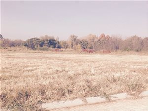 682 m² Land available in Mooivallei Park
