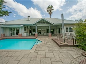 4 Bed House in Bryanston West