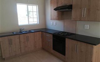 2 Bedroom Duplex in Hazeldean (Silverlakes Surroundings)
