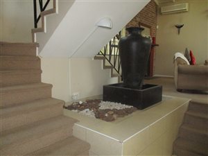 4 Bed House in Woodside