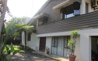 4 Bedroom House in Woodside