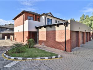3 Bed Townhouse in Candlewoods Estate