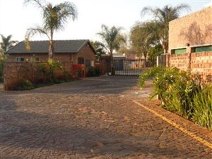 2 Bedroom Simplex in Rooihuiskraal
