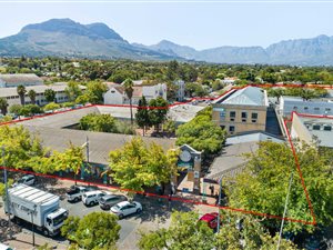 4647 m² Commercial space in Somerset West Central