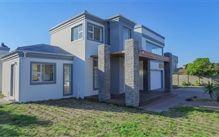 4 Bedroom House in Sunset Beach