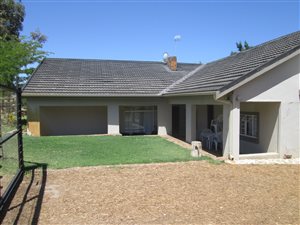 690 m² Farm in Oudtshoorn