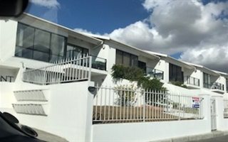 2 Bedroom House in Bloubergstrand