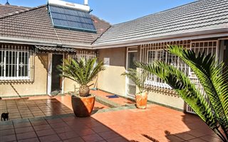 3 Bedroom House in Linmeyer
