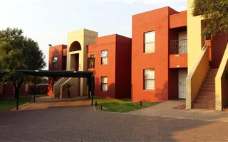 3 Bedroom Townhouse in Marais Steyn Park
