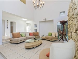 3 Bed House in Maroeladal