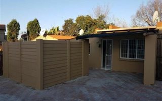 1 Bedroom Garden Cottage in Hurlyvale