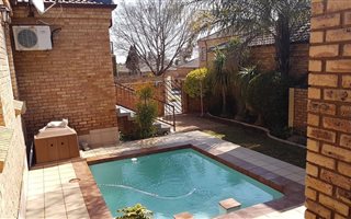 3 Bedroom Townhouse in Ruimsig