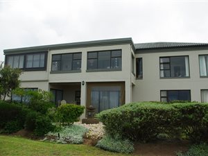 4 Bed House in Mossel Bay Golf Estate