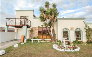 4 Bedroom House in West End