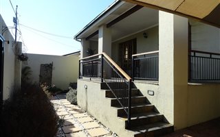 3 Bedroom House in Kensington