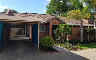 2 Bedroom Apartment in Flora Park