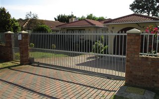 4 Bedroom House in Oakdene