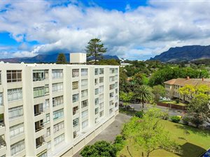 2 Bed Apartment in Wynberg