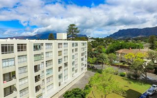 2 Bedroom Apartment in Wynberg