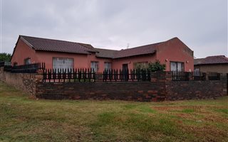4 Bedroom House in Toekomsrus