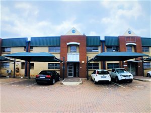 414 m² Industrial space in Lynnwood Manor
