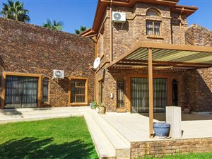 5 Bed House in Karen Park