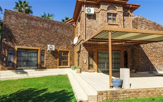 5 Bedroom House in Karen Park