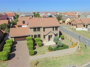 4 Bed House in Brooklands