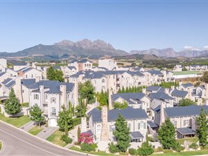 3 Bed Townhouse in Nooitgedacht Estate