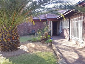 3 Bed House in Falcon Ridge