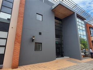 154 m² Commercial space in Highveld
