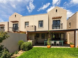 3 Bed House in Kelderhof Country Village