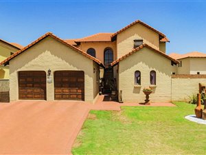 3 Bed House in Monavoni