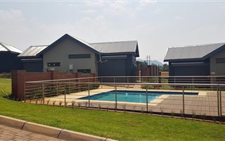 800 m² Land available in Redstone Country Estate