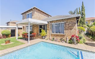 3 Bedroom House in Olivedale