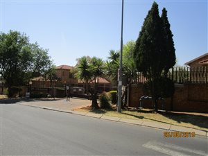 3 Bed Townhouse in Honeydew Manor