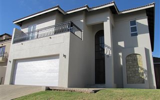 4 Bedroom House in Rietvalleirand
