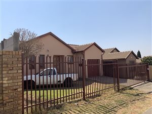 3 Bed House in Thatch Hill Estate