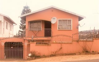6 Bedroom House in Newlands West