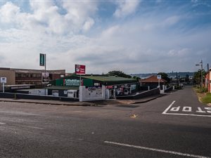 4000 m² Land available in Montclair