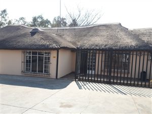 8979 ha Smallholding in Glen Austin AH