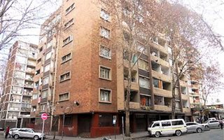 0.5 Bedroom Apartment in Joubert Park