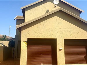 3 Bed Duplex in Ruimsig