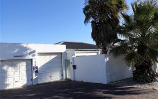 4 Bedroom House in Gansbaai and surrounds
