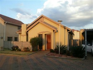 2 Bed Apartment in Vanderbijlpark Central