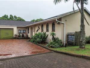 4 Bed House in Zinkwazi Beach