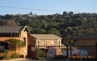 3 Bedroom Townhouse in Helderkruin