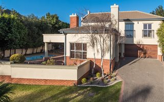 3 Bedroom Townhouse in Eagle Canyon Golf Estate